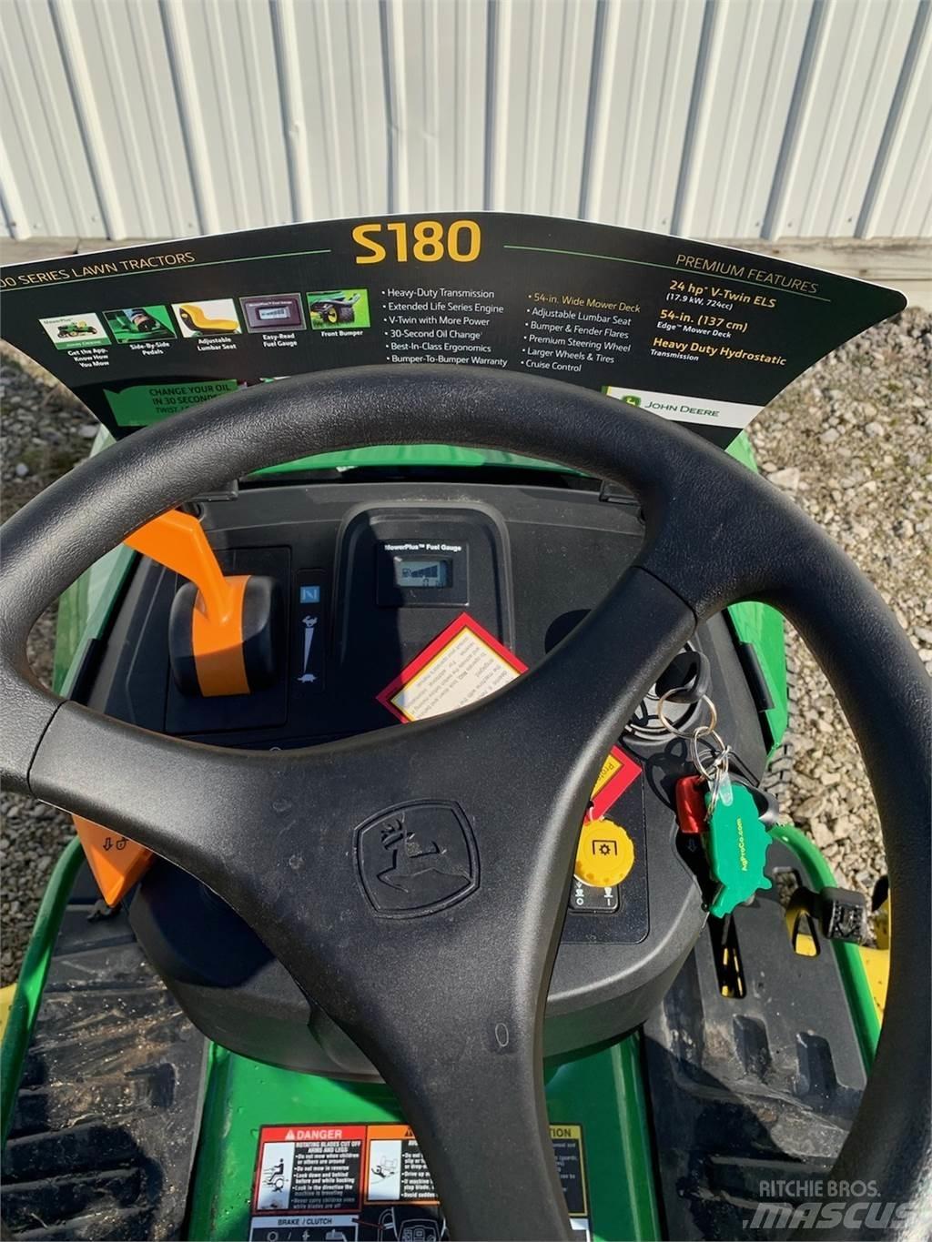John Deere S180 소형 트랙터