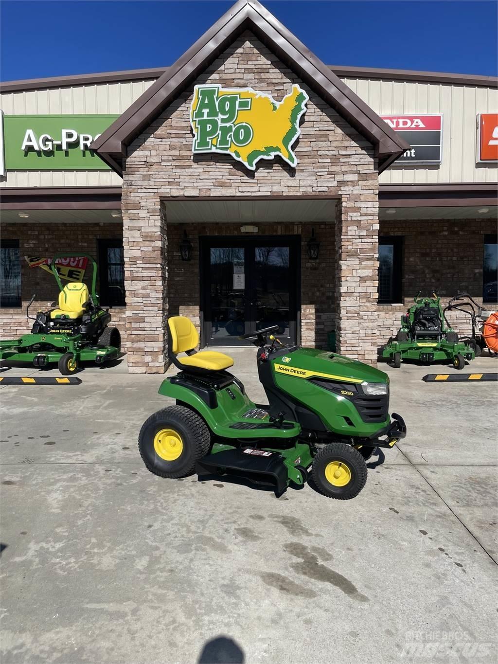 John Deere S220 탑승형 잔디깎기