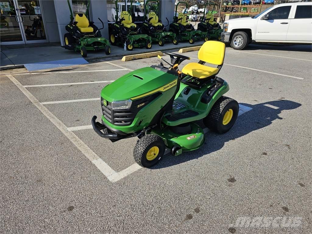 John Deere S220 탑승형 잔디깎기