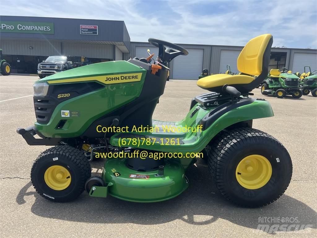John Deere S220 탑승형 잔디깎기