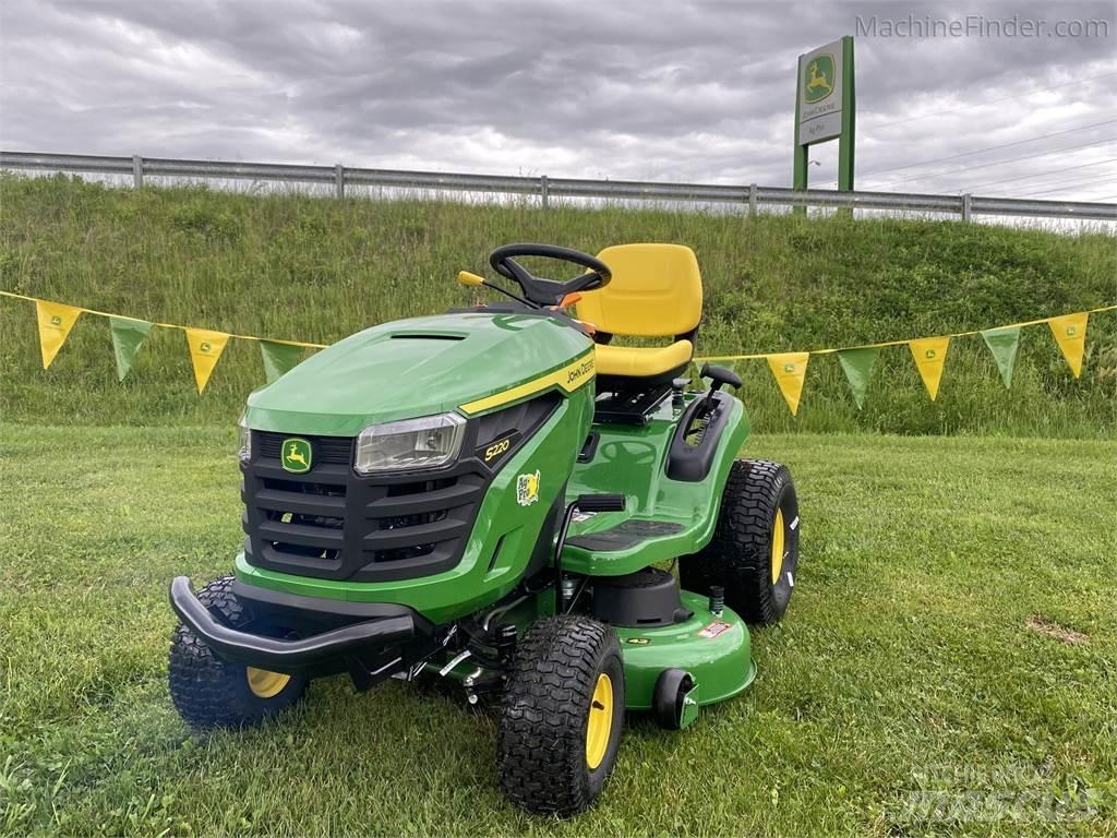 John Deere S220 탑승형 잔디깎기