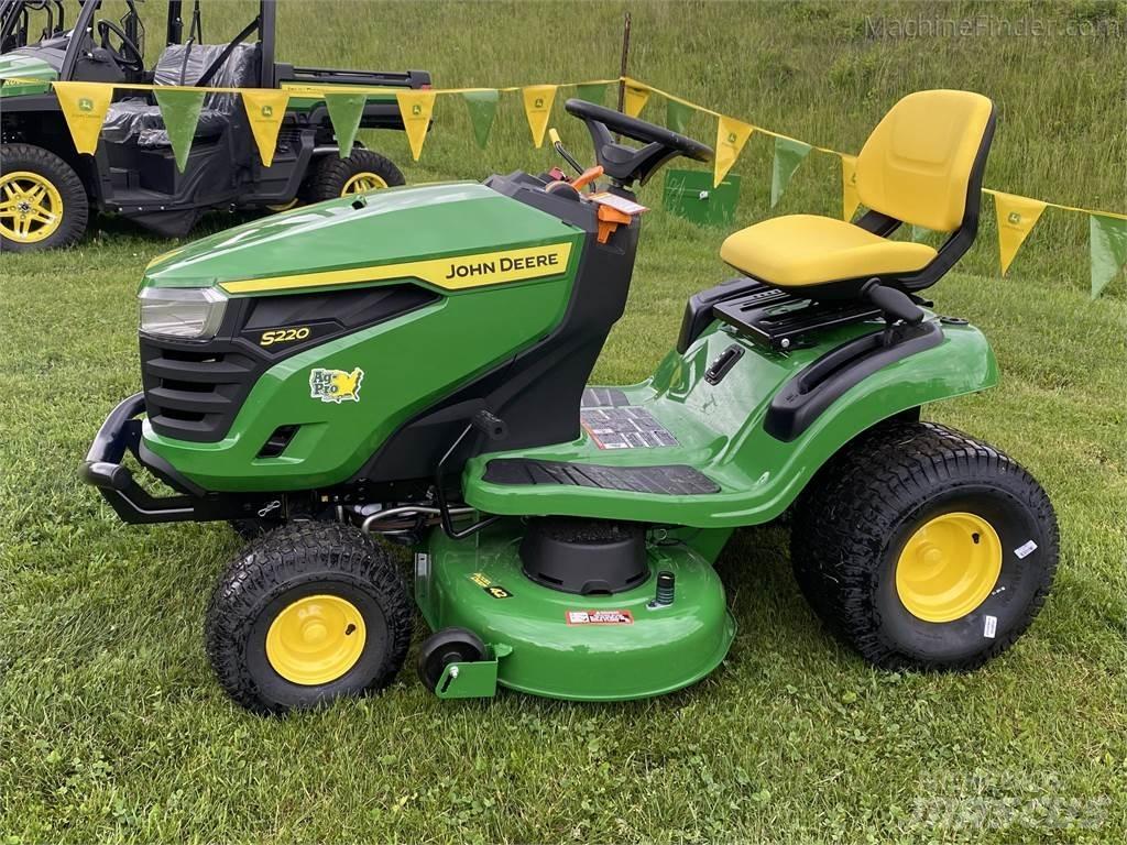 John Deere S220 탑승형 잔디깎기