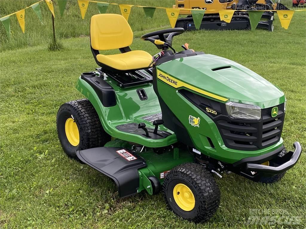 John Deere S220 탑승형 잔디깎기