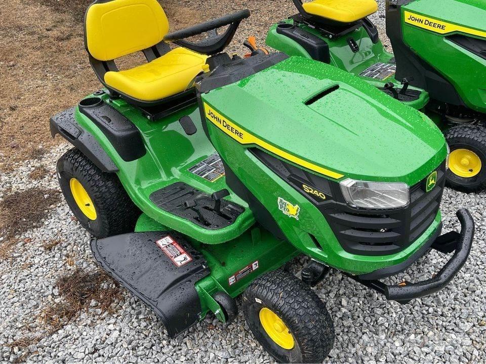 John Deere S240 소형 트랙터