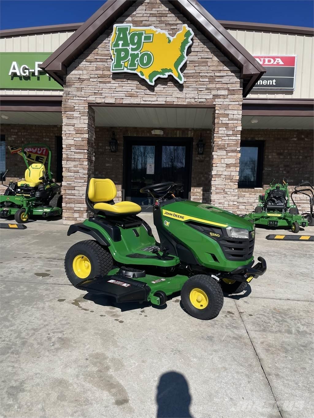 John Deere S240 소형 트랙터