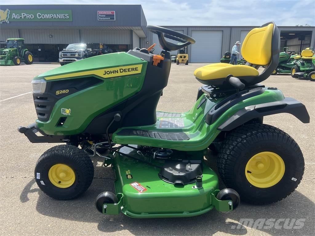 John Deere S240 소형 트랙터