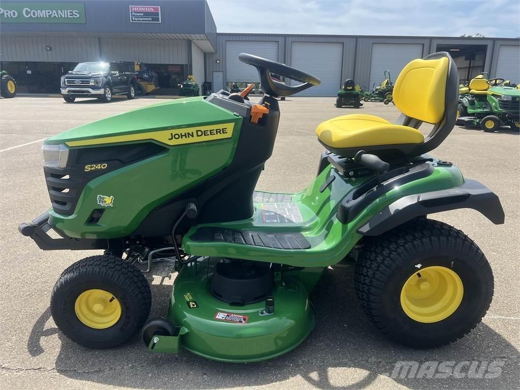 John Deere S240 소형 트랙터