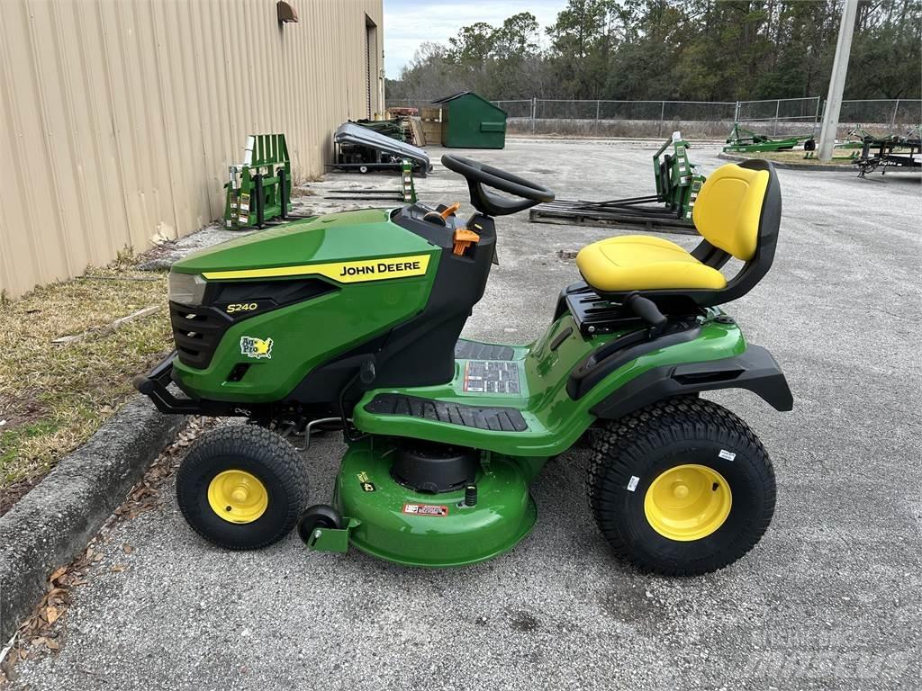 John Deere S240 소형 트랙터