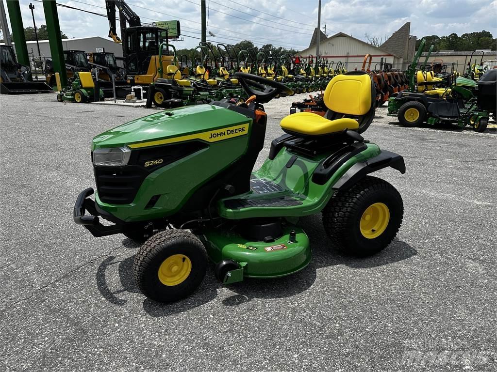 John Deere S240 소형 트랙터