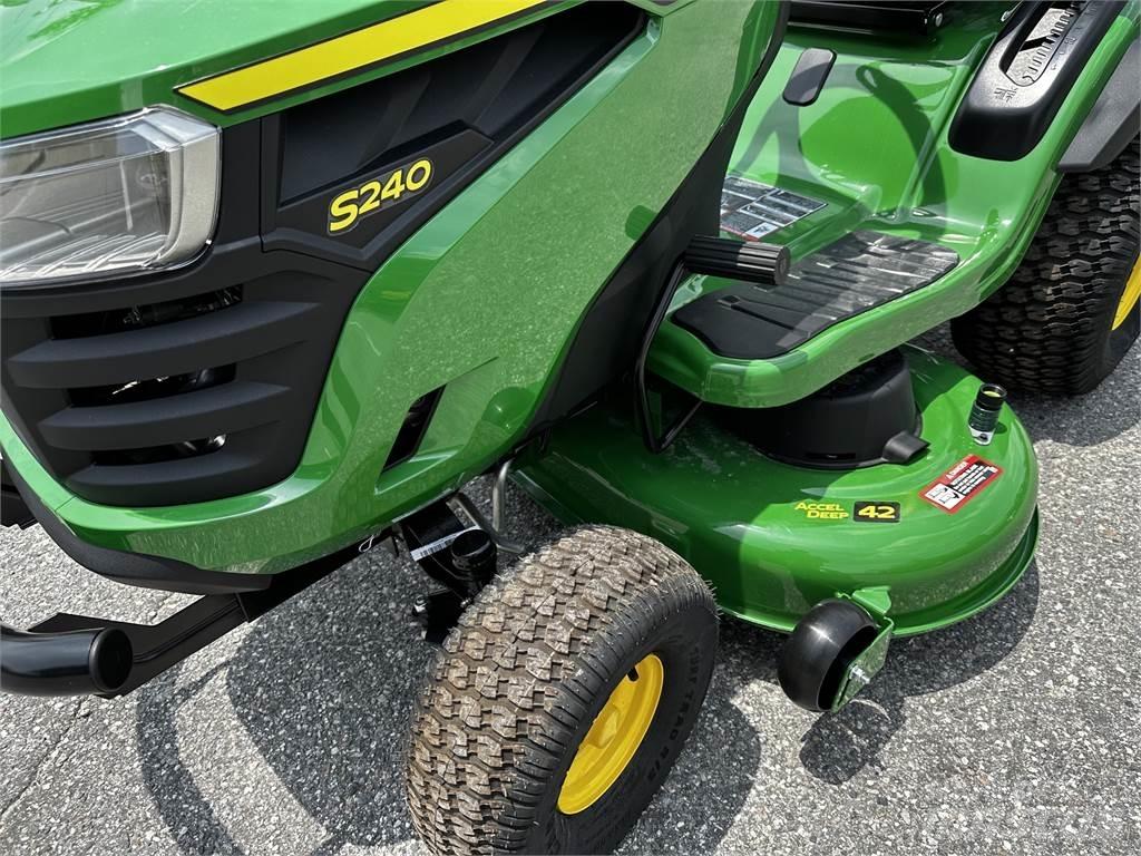 John Deere S240 소형 트랙터