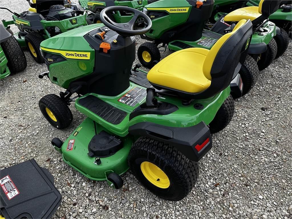 John Deere S240 소형 트랙터