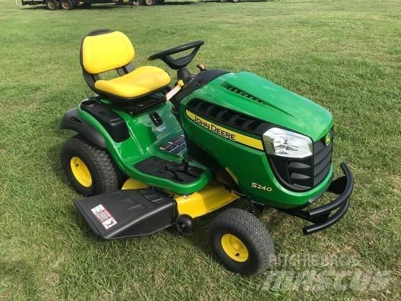 John Deere S240 소형 트랙터