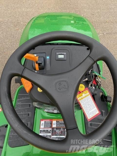 John Deere S240 소형 트랙터