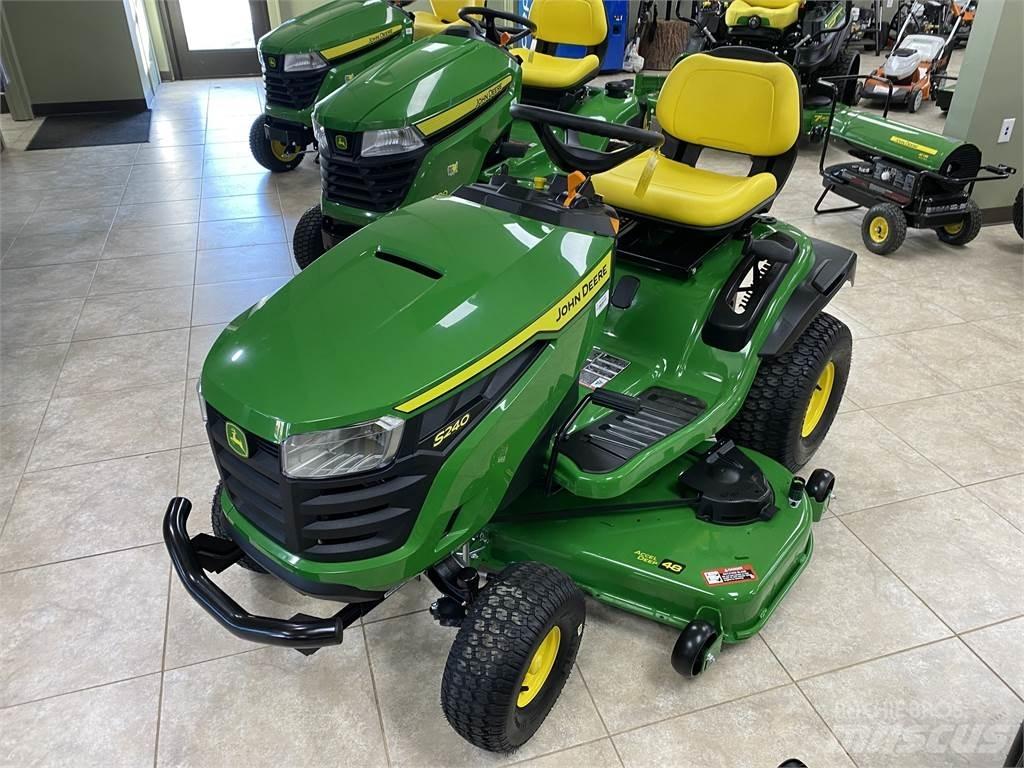 John Deere S240 소형 트랙터