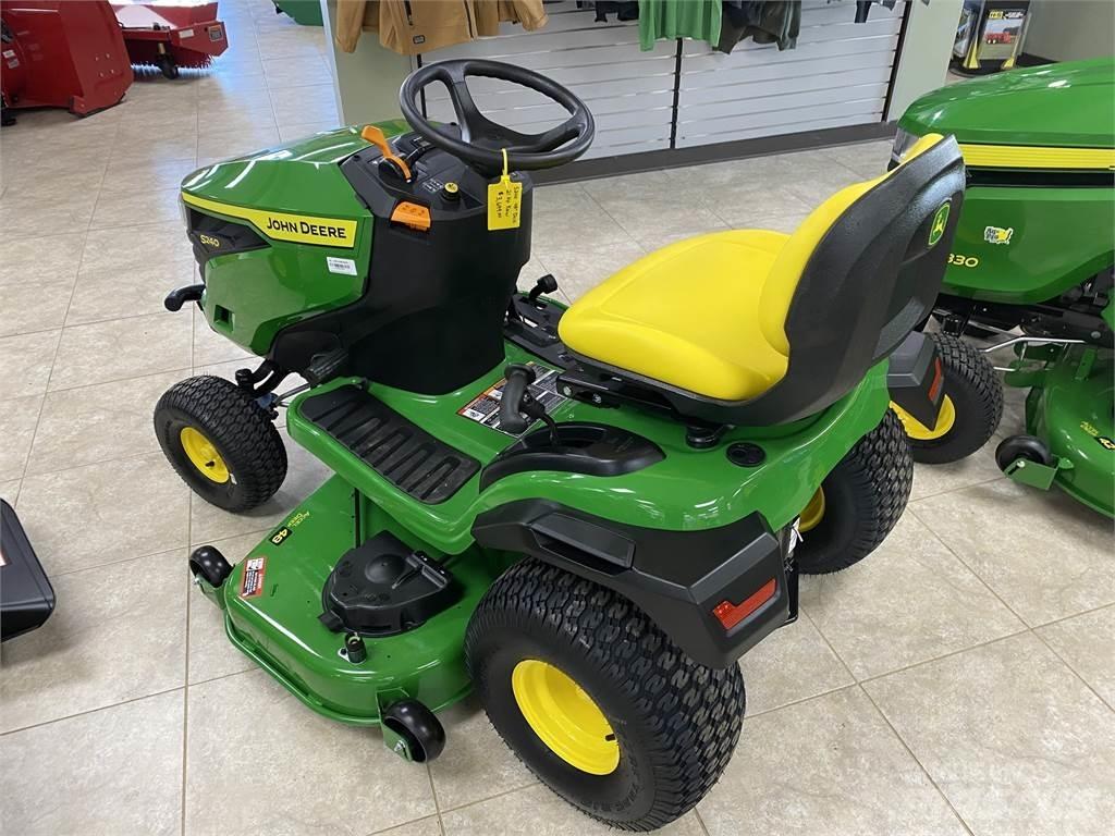 John Deere S240 소형 트랙터