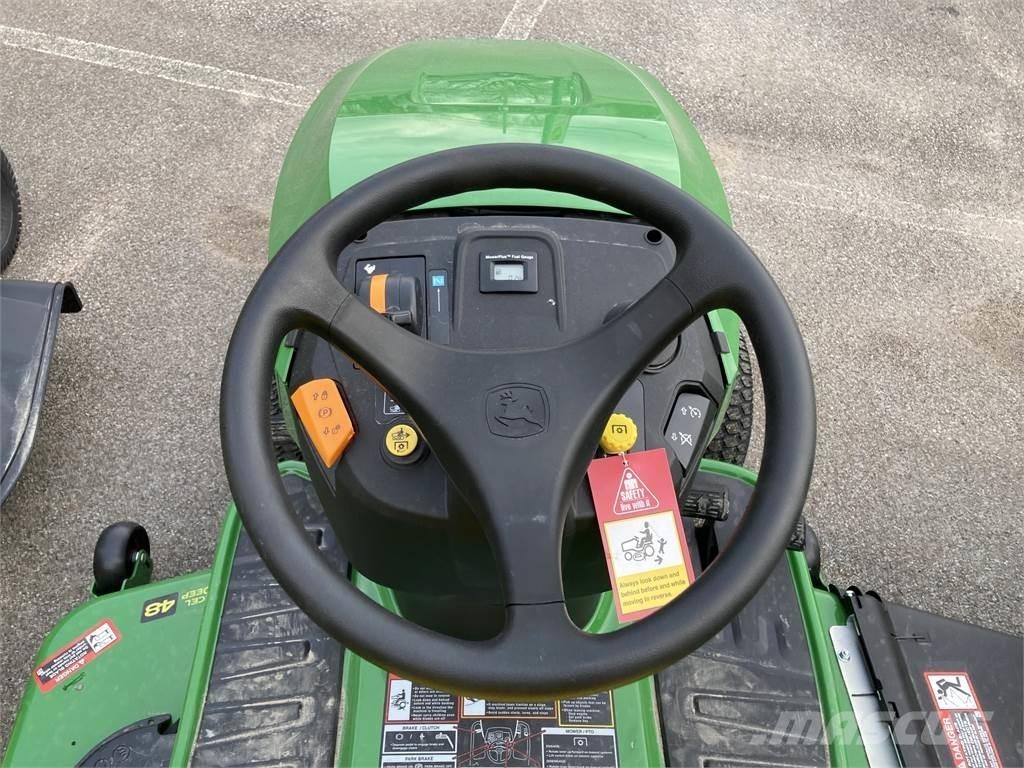 John Deere S240 소형 트랙터