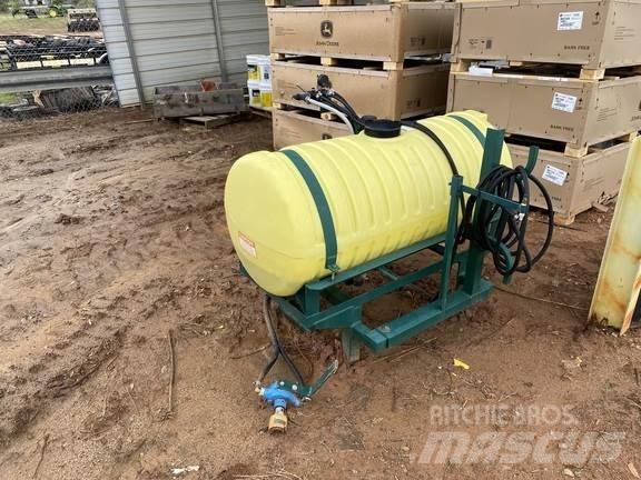 John Deere VN 견인형 분무기