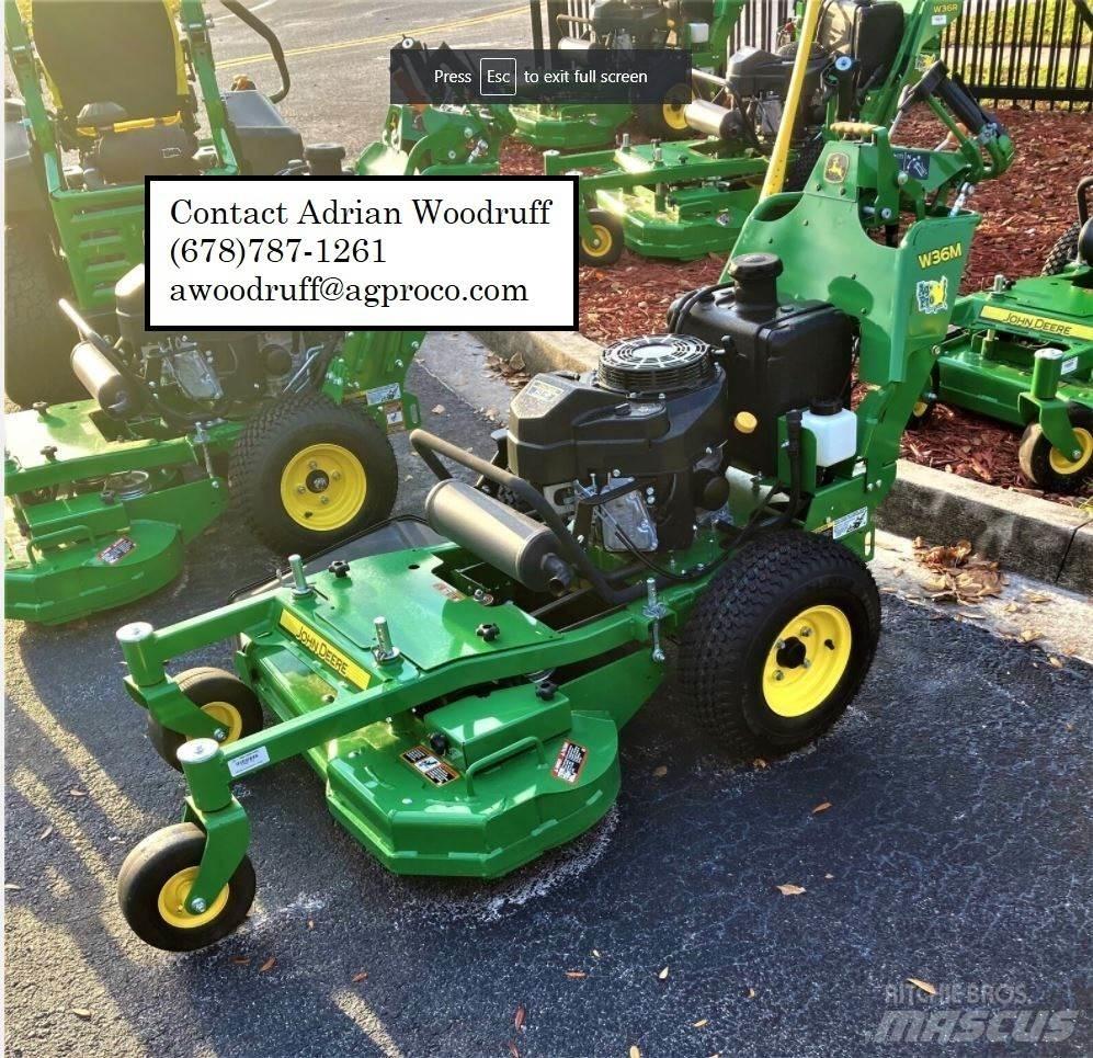 John Deere W36M 밀면서 전진하는 잔디깎기