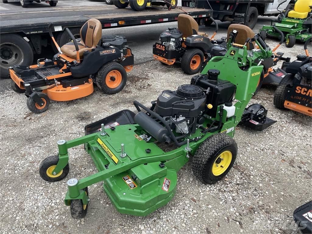John Deere W36M 밀면서 전진하는 잔디깎기
