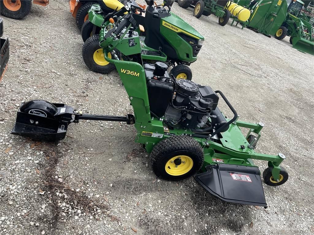 John Deere W36M 밀면서 전진하는 잔디깎기