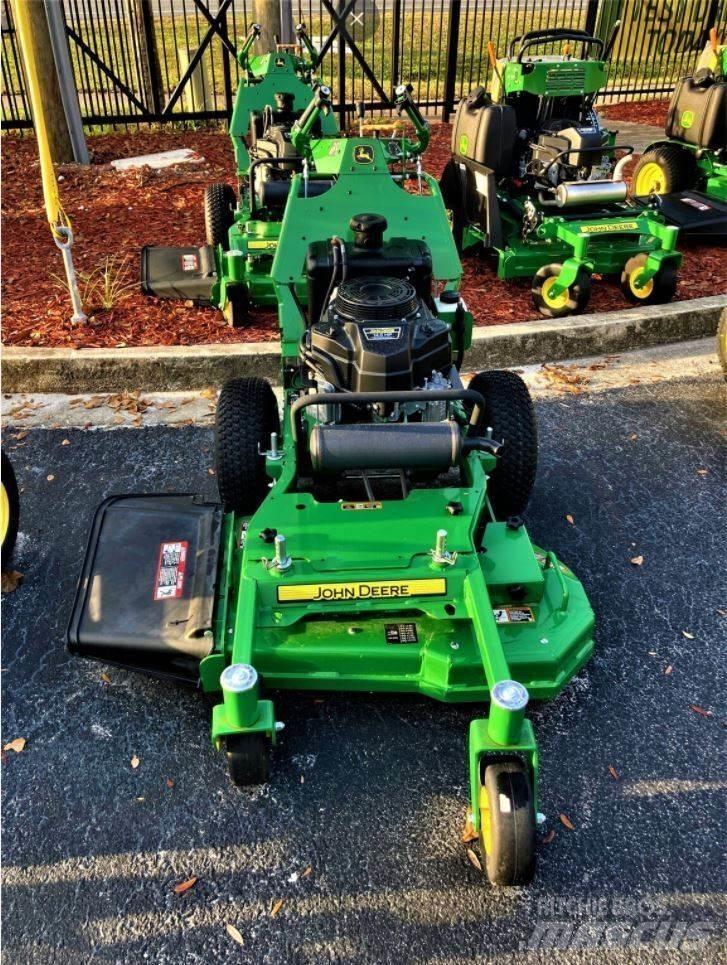 John Deere W36M 밀면서 전진하는 잔디깎기