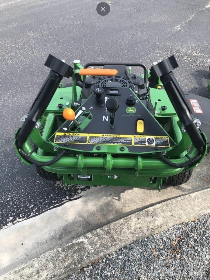 John Deere W36M 밀면서 전진하는 잔디깎기