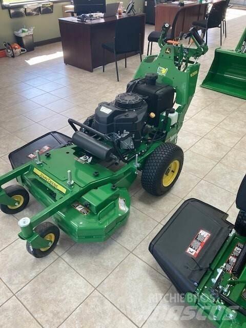 John Deere W36M 밀면서 전진하는 잔디깎기