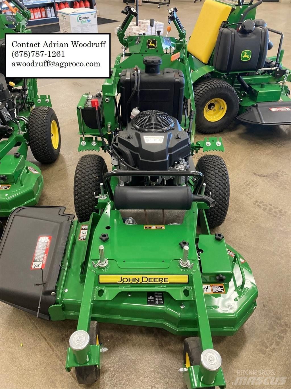 John Deere W36R 밀면서 전진하는 잔디깎기