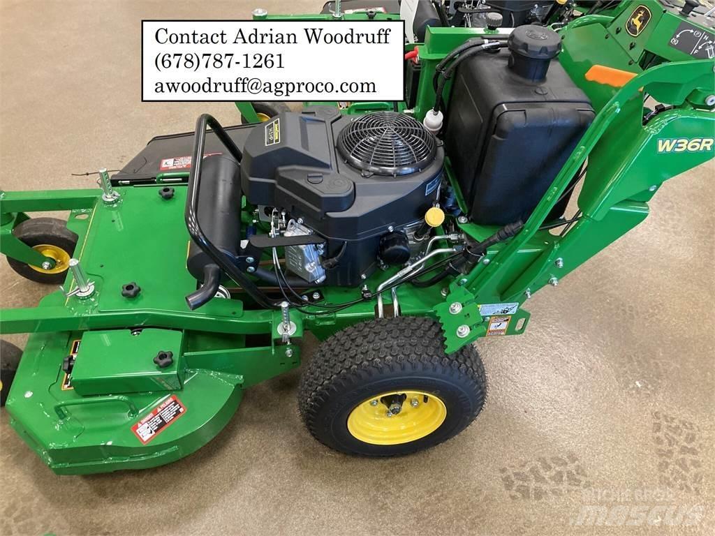 John Deere W36R 밀면서 전진하는 잔디깎기