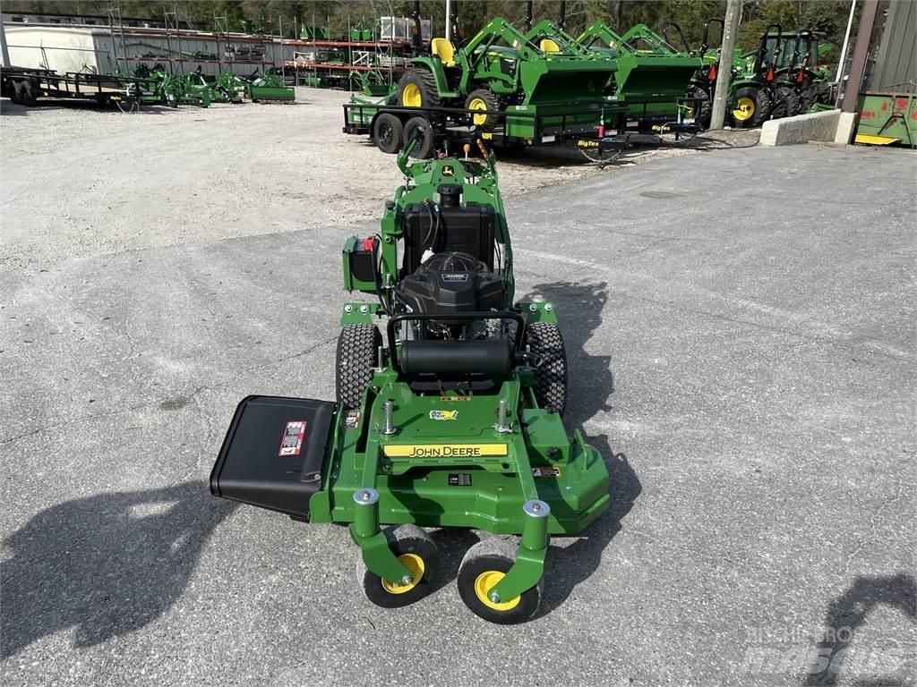 John Deere W36R 밀면서 전진하는 잔디깎기