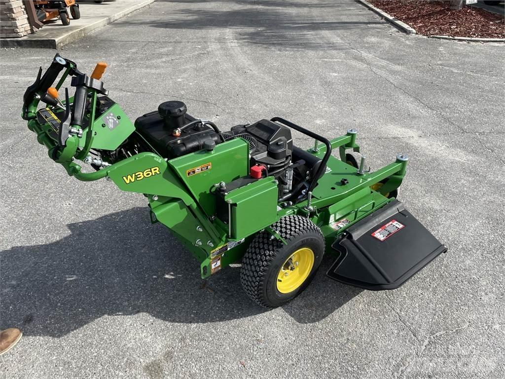 John Deere W36R 밀면서 전진하는 잔디깎기