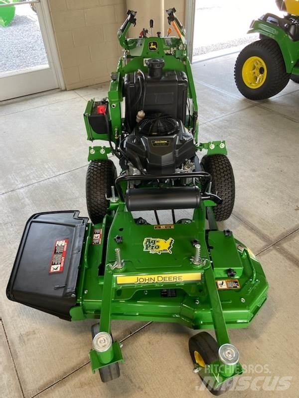 John Deere W36R 밀면서 전진하는 잔디깎기