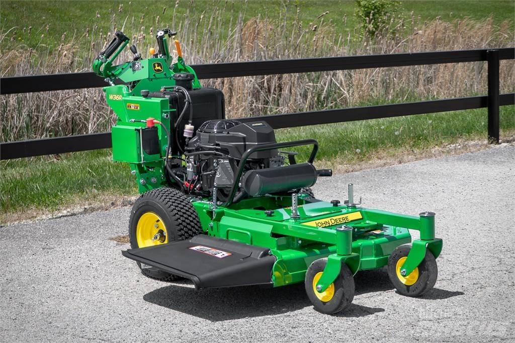 John Deere W36R 밀면서 전진하는 잔디깎기