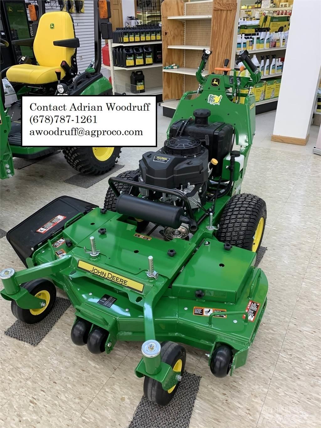 John Deere W48M 밀면서 전진하는 잔디깎기