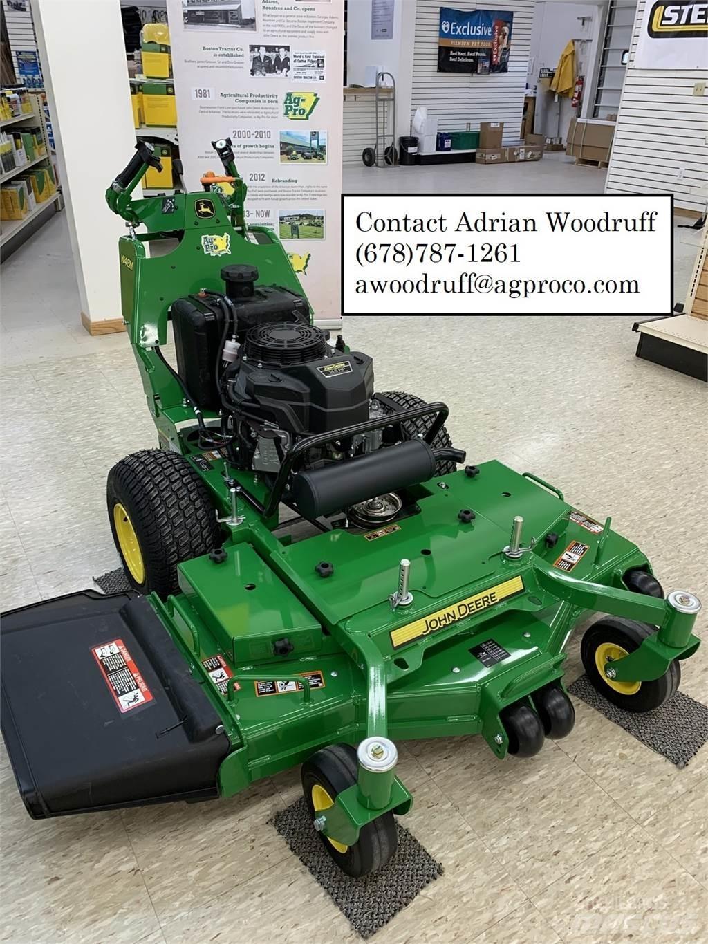 John Deere W48M 밀면서 전진하는 잔디깎기