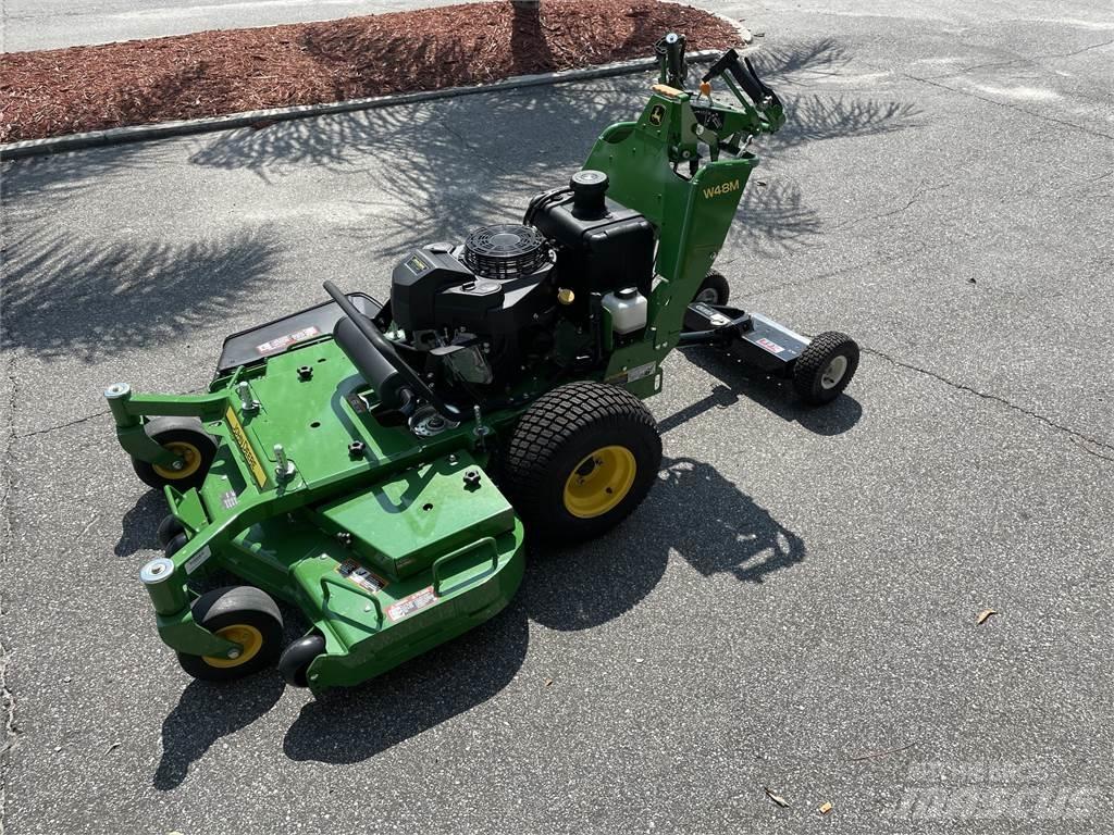 John Deere W48M 밀면서 전진하는 잔디깎기