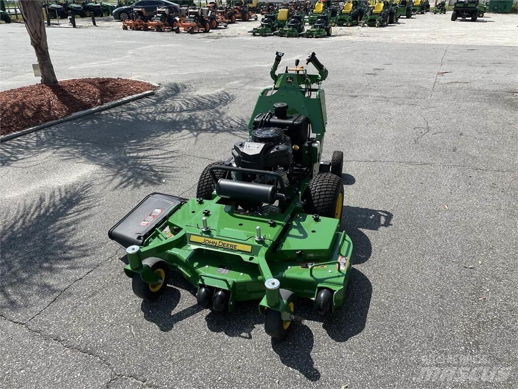John Deere W48M 밀면서 전진하는 잔디깎기