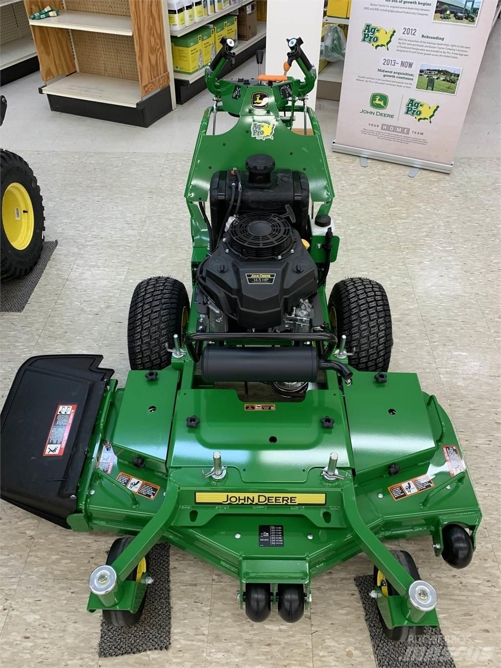 John Deere W48M 밀면서 전진하는 잔디깎기