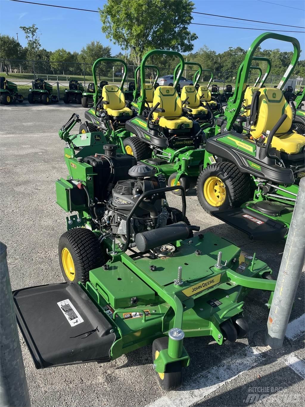 John Deere W48R 밀면서 전진하는 잔디깎기