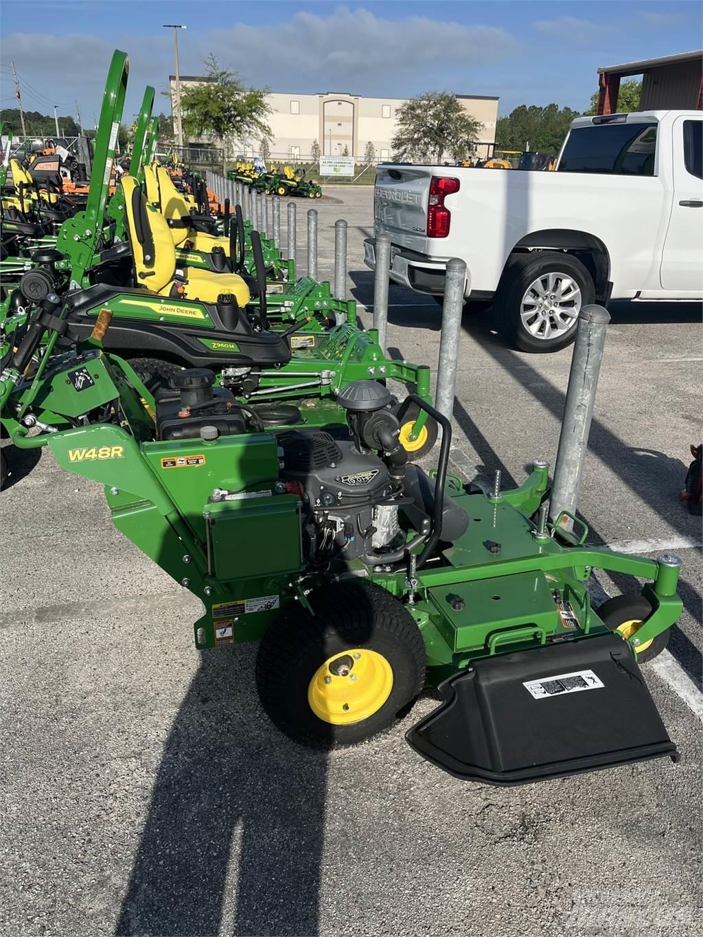 John Deere W48R 밀면서 전진하는 잔디깎기