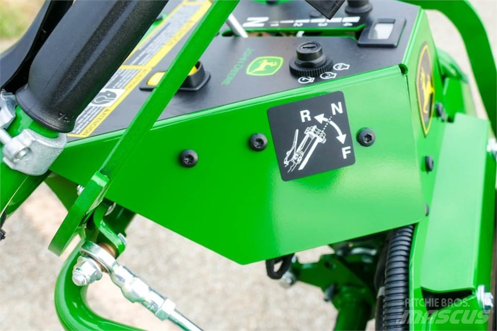 John Deere W48R 밀면서 전진하는 잔디깎기