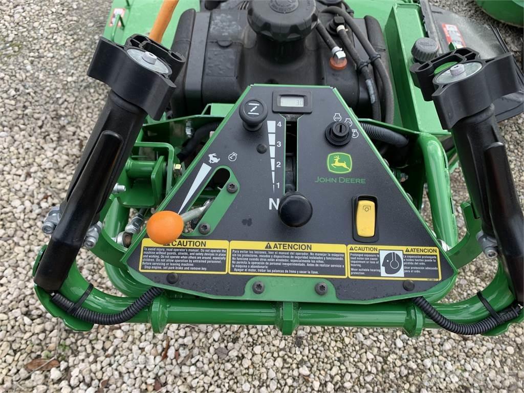 John Deere W52R 밀면서 전진하는 잔디깎기