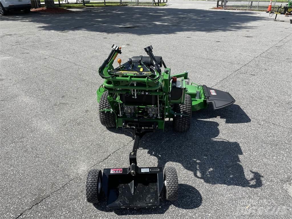 John Deere W61R 밀면서 전진하는 잔디깎기