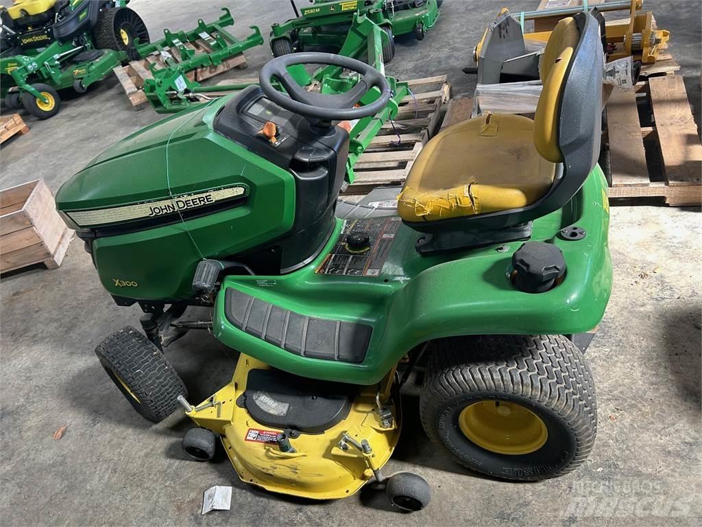 John Deere X300 탑승형 잔디깎기
