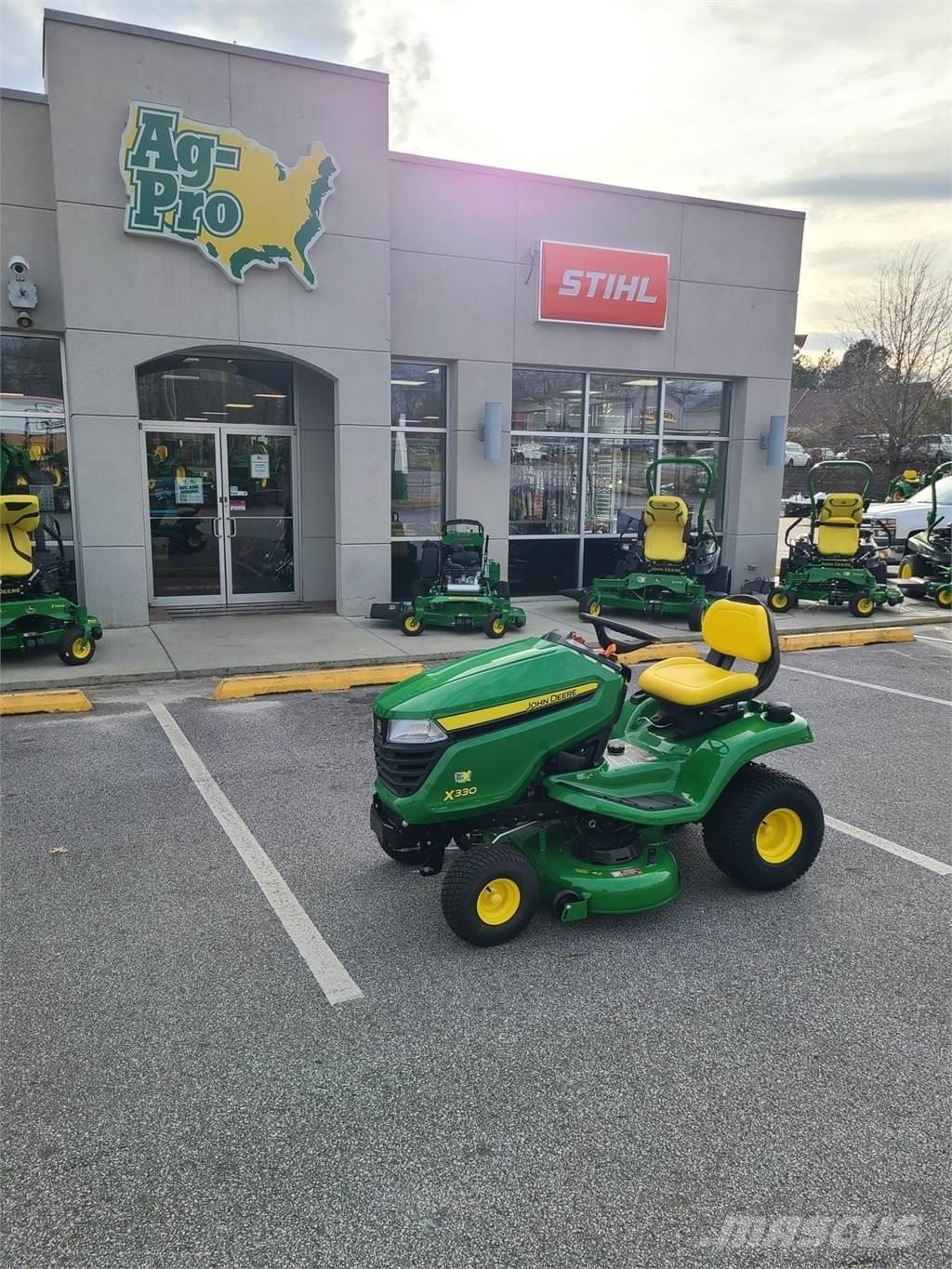 John Deere X330 소형 트랙터
