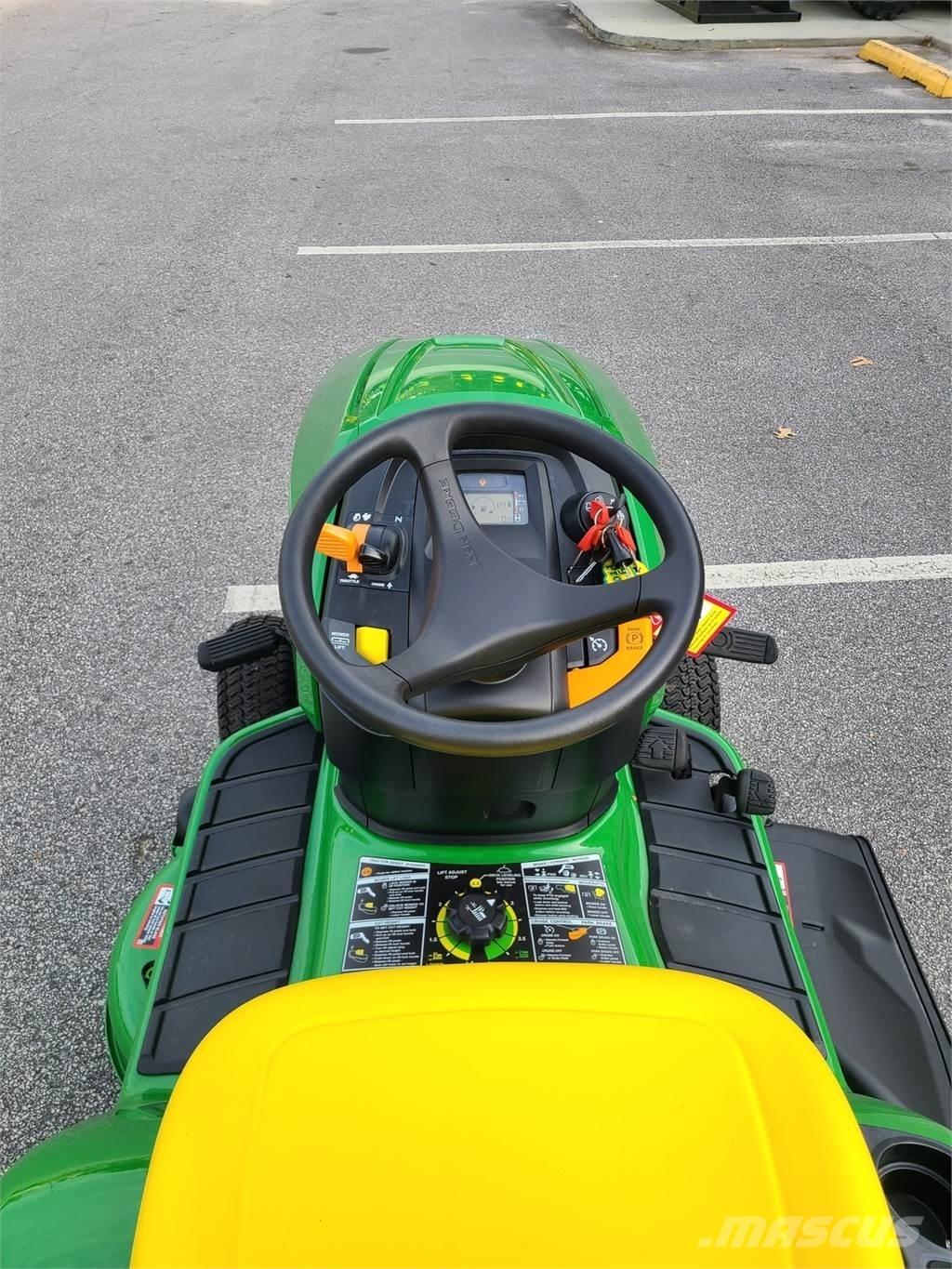 John Deere X330 소형 트랙터