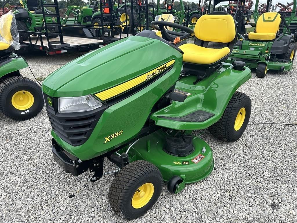 John Deere X330 소형 트랙터