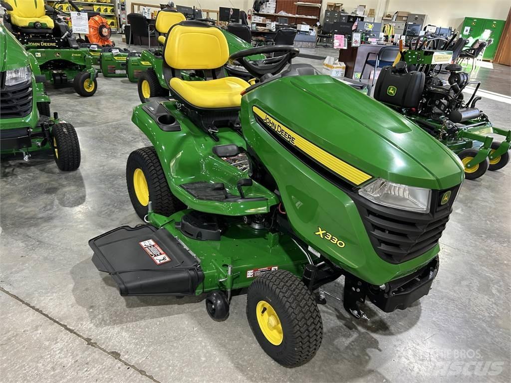 John Deere X330 소형 트랙터