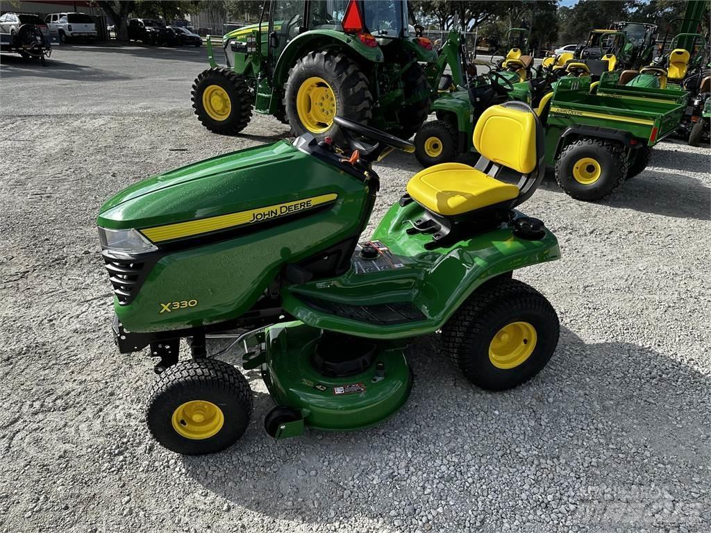 John Deere X330 소형 트랙터