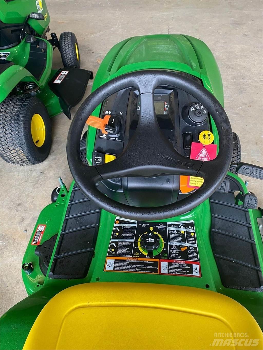 John Deere X330 소형 트랙터